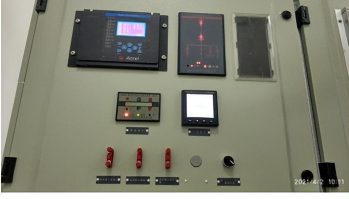 Arc flash detection device