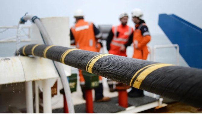 Installation Submarine Cable